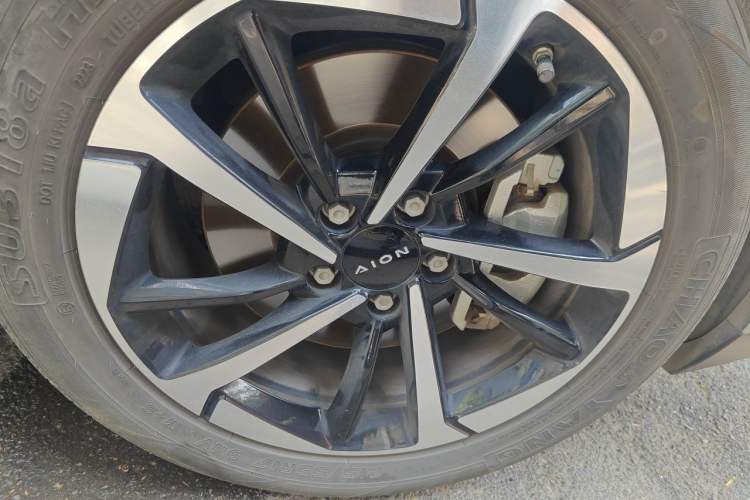 Used AION Y 2023 Plus 510 Smart Edition Right Front Wheel Hub