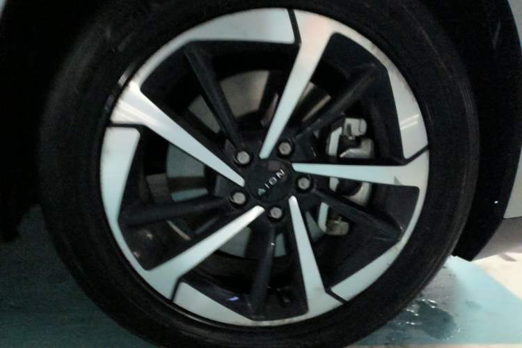 Used AION Y 2023 Younger Star Edition Right Front Wheel Hub