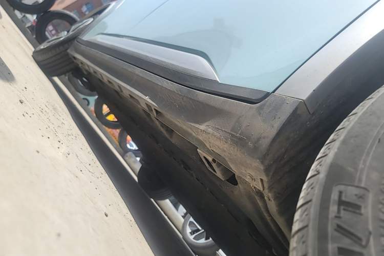 Used AION Y 2023 Younger Right Side Sill
