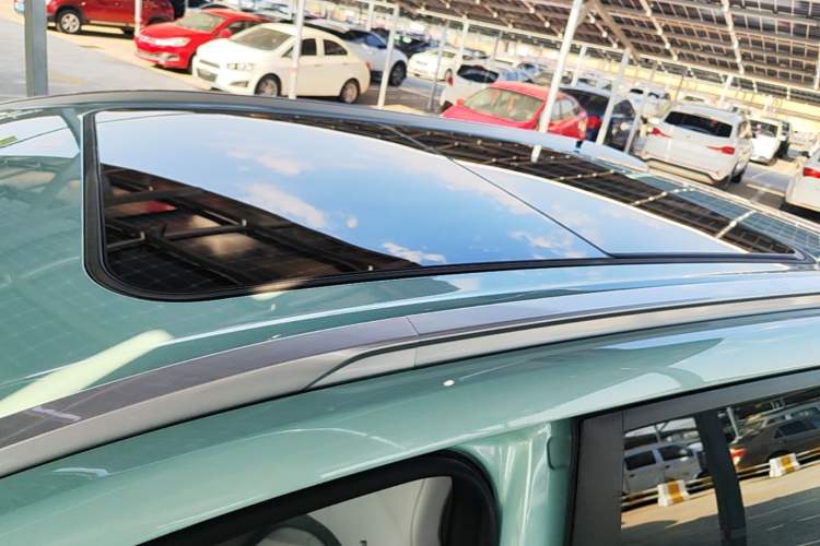 Used AION Y 2023 Plus 510 Smart Edition Roof