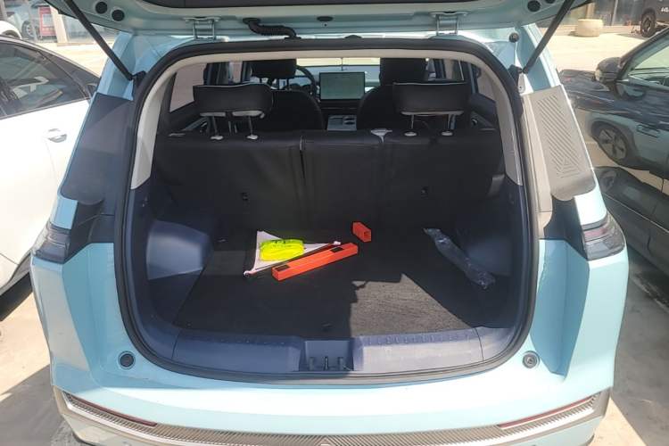 Used AION Y 2023 Younger Trunk