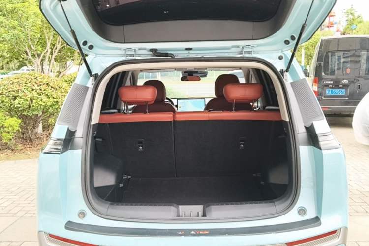 Used AION Y 2023 Younger Trunk