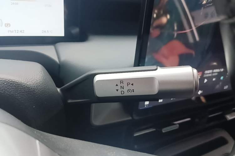 Used AION Y 2023 Younger Star Edition Gear Lever