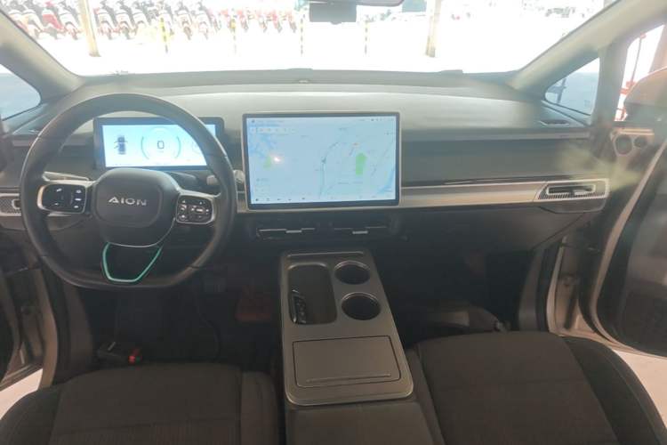 Used AION Y 2023 Younger Center Console