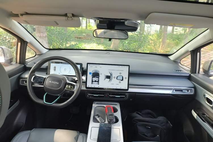 Used AION Y 2023 Plus 510 Smart Edition Center Console