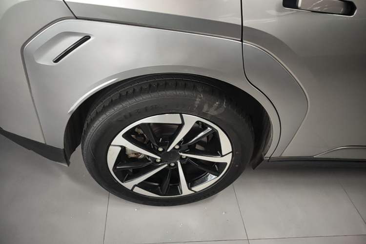 Used AION Y 2023 Younger Star Edition Exterior 5