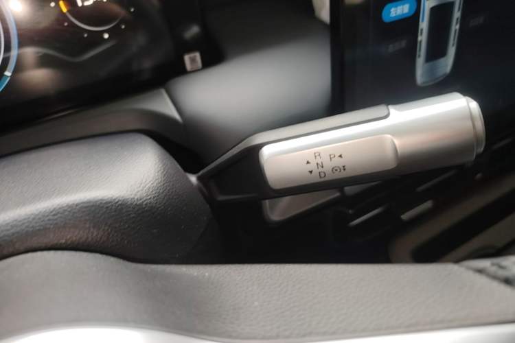 Used AION Y 2023 Plus 510 Enjoy Edition Gear Lever