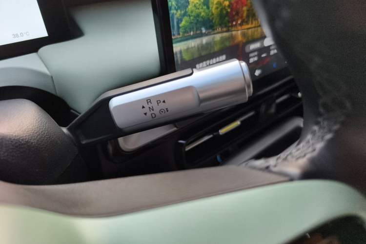 Used AION Y 2023 Plus 510 Smart Edition Gear Lever