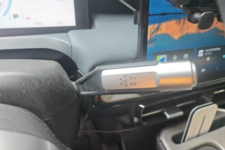 Used AION Y 2023 Plus 510 Enjoy Edition Gear Lever