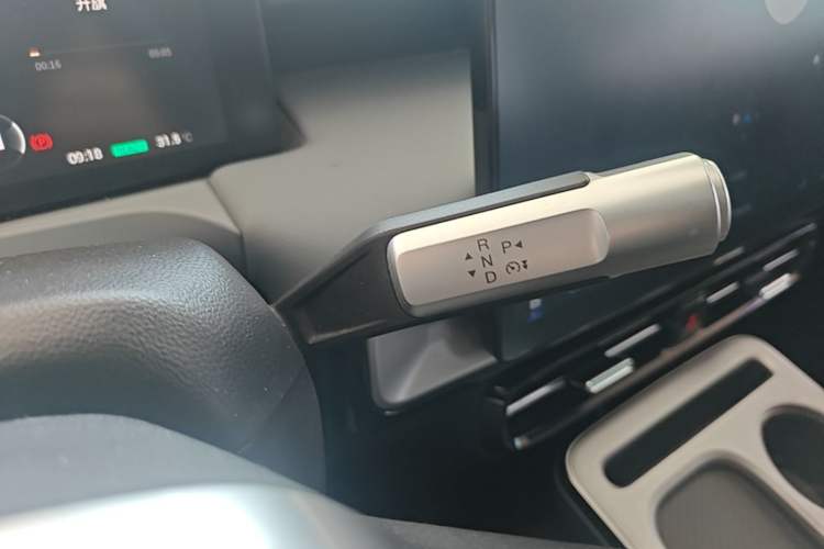 Used AION Y 2023 Plus 610 Enjoy Edition Gear Lever