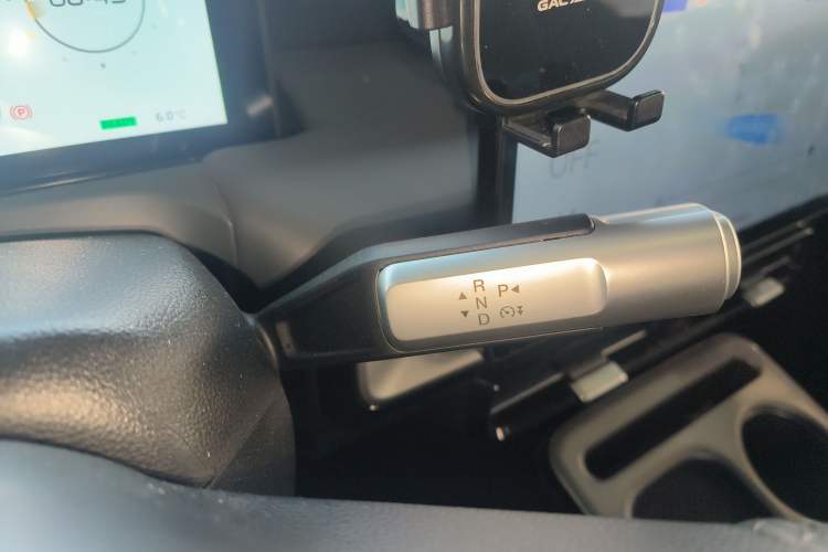 Used AION Y 2023 Plus 610 Smart Edition Ternary Lithium Gear Lever