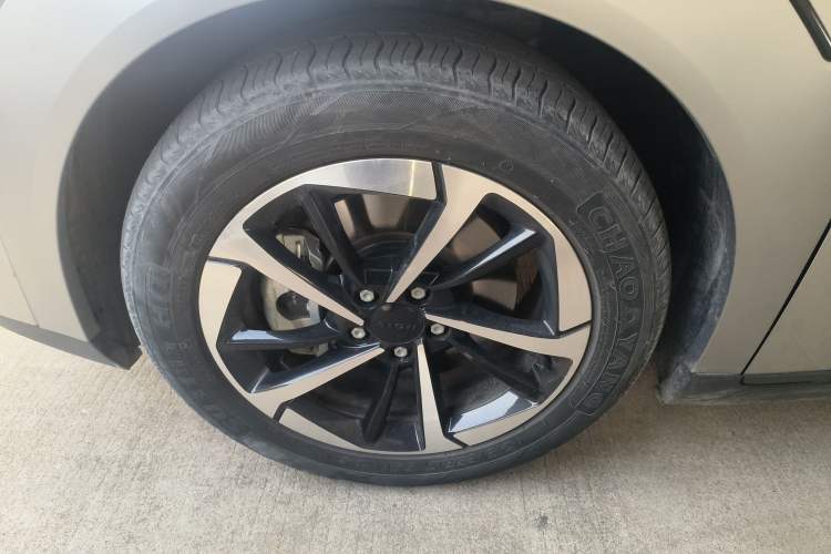 Used AION Y 2023 Plus 610 Smart Edition Ternary Lithium Left Front Wheel Hub