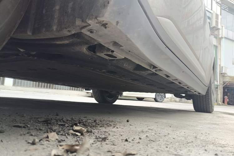 Used AION Y 2023 Younger Left Side Sill