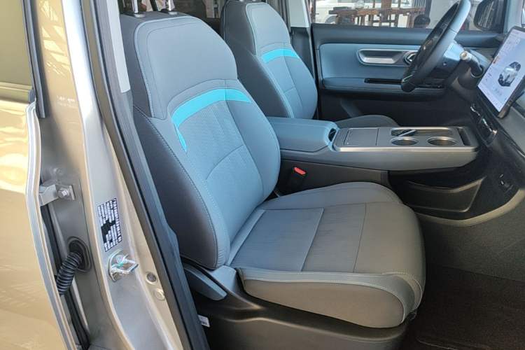 Used AION Y 2023 Plus 510 Enjoy Edition Right Front Seat