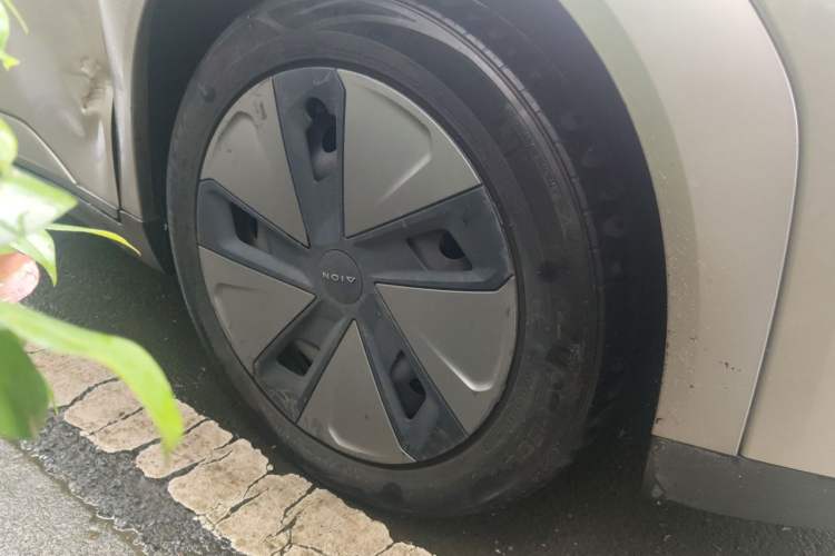Used AION Y 2023 Plus 510 Enjoy Edition Right Front Wheel Hub