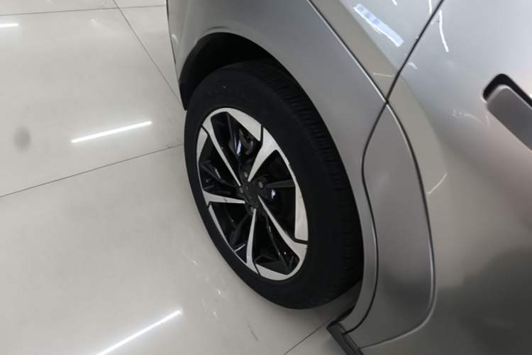 Used AION Y 2023 Plus 510 Smart Edition Right Rear Wheel Hub