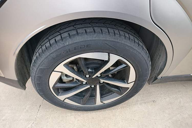Used AION Y 2023 Plus 610 Smart Edition Ternary Lithium Right Rear Wheel Hub
