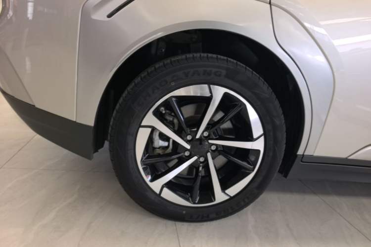 Used AION Y 2023 Plus 510 Smart Edition Right Rear Wheel Hub