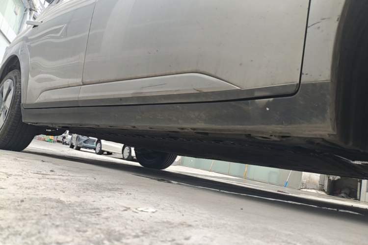 Used AION Y 2023 Younger Right Side Sill