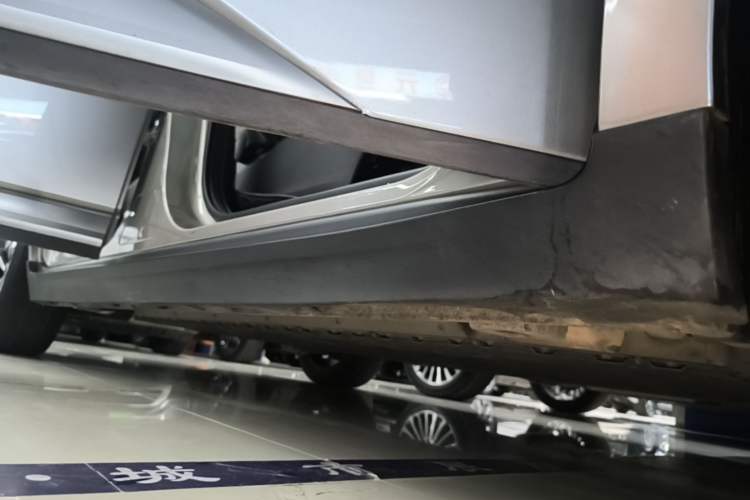 Used AION Y 2023 Plus 510 Smart Edition Right Side Sill