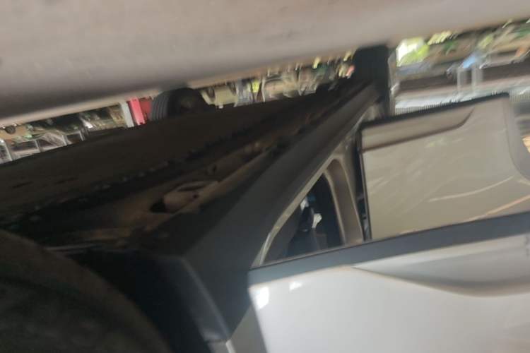 Used AION Y 2023 Younger Right Side Sill
