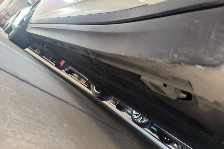 Used AION Y 2023 Plus 610 Smart Edition Ternary Lithium Right Side Sill