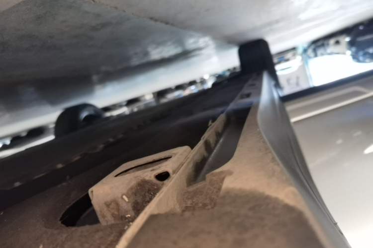 Used AION Y 2023 Younger Right Side Sill