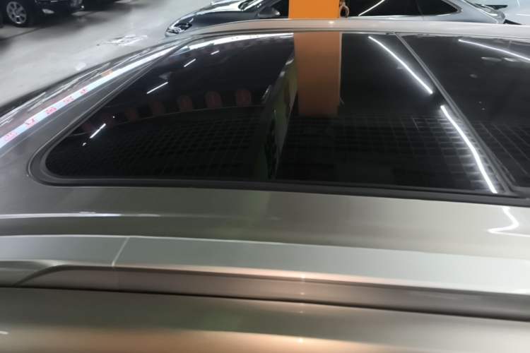 Used AION Y 2023 Plus 510 Smart Edition Roof