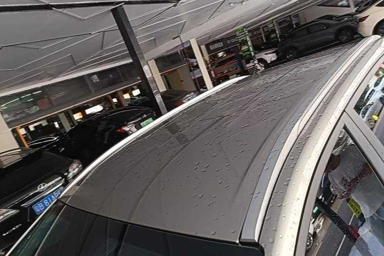 Used AION Y 2023 Plus 510 Enjoy Edition Roof