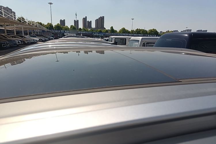 Used AION Y 2023 Plus 510 Smart Edition Roof
