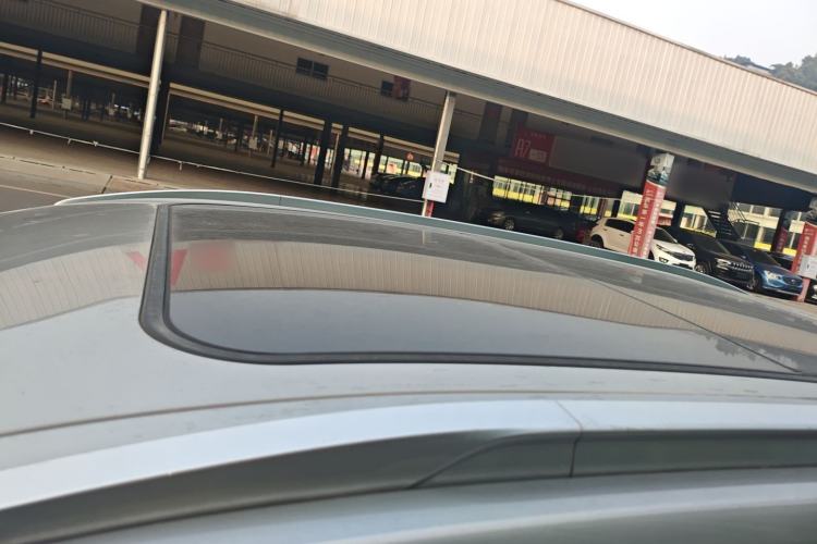 Used AION Y 2023 Plus 510 Smart Edition Roof