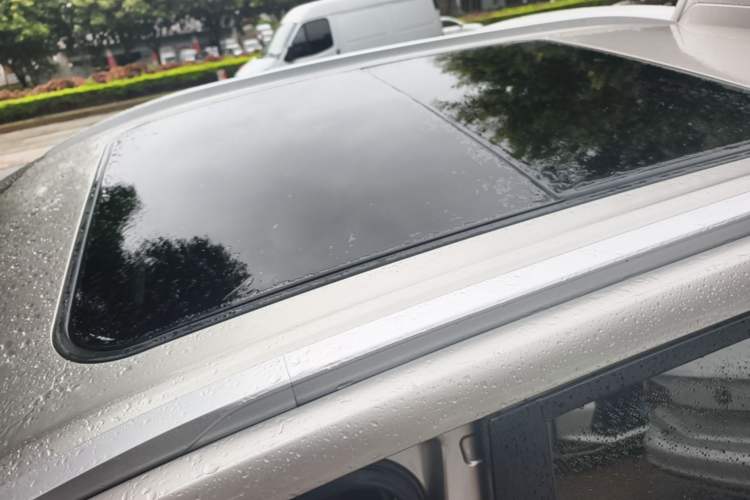 Used AION Y 2023 Younger Star Edition Roof