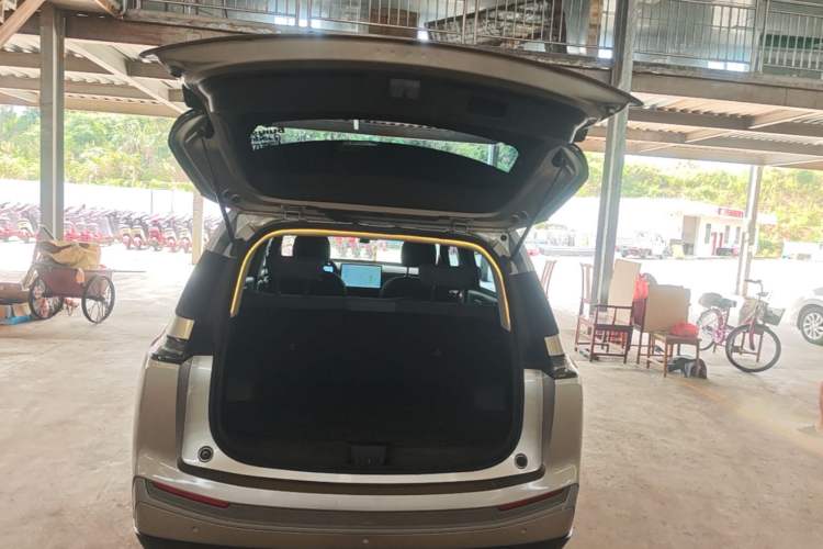 Used AION Y 2023 Younger Trunk