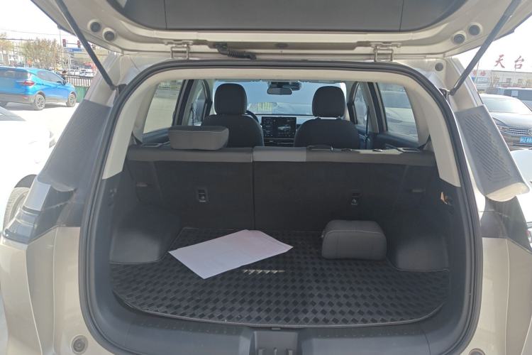Used AION Y 2023 Younger Trunk