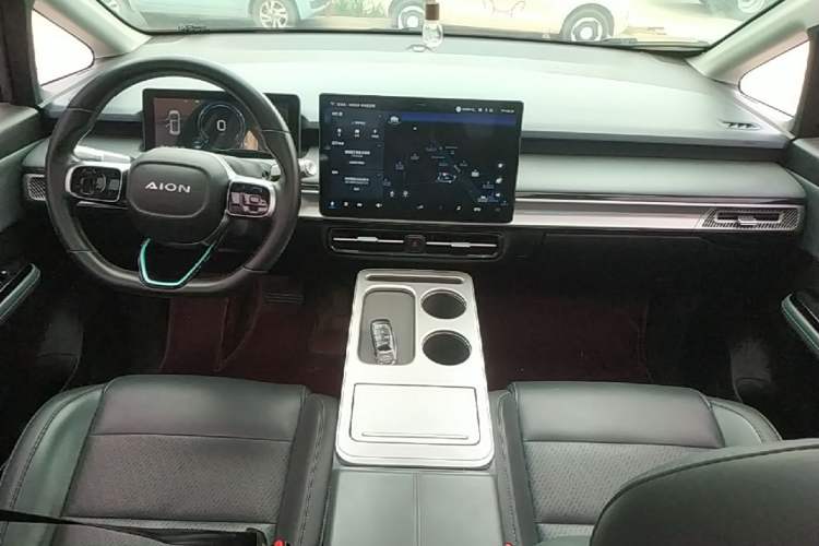 Used AION Y 2023 Plus 510 Smart Edition Center Console