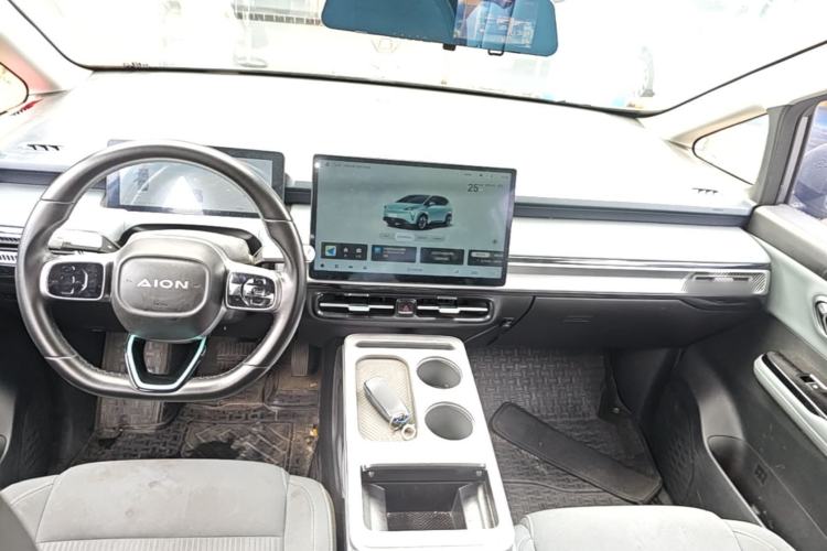 Used AION Y 2023 Younger Center Console