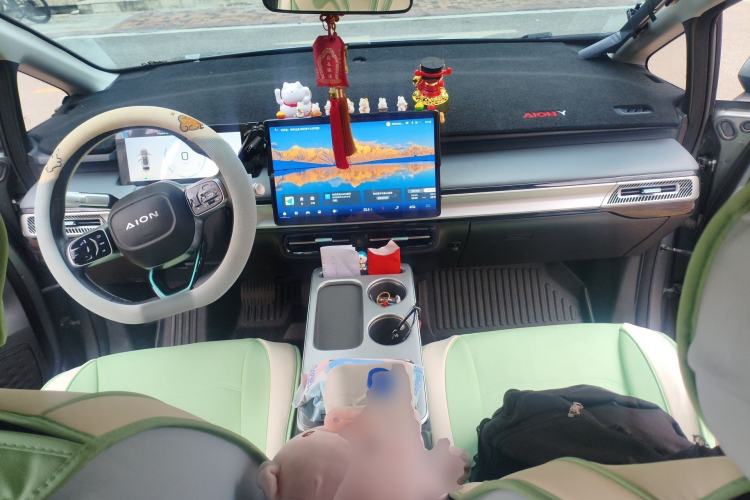 Used AION Y 2023 Younger Center Console