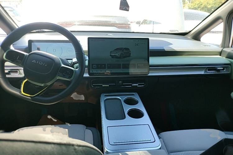 Used AION Y 2023 Younger Center Console