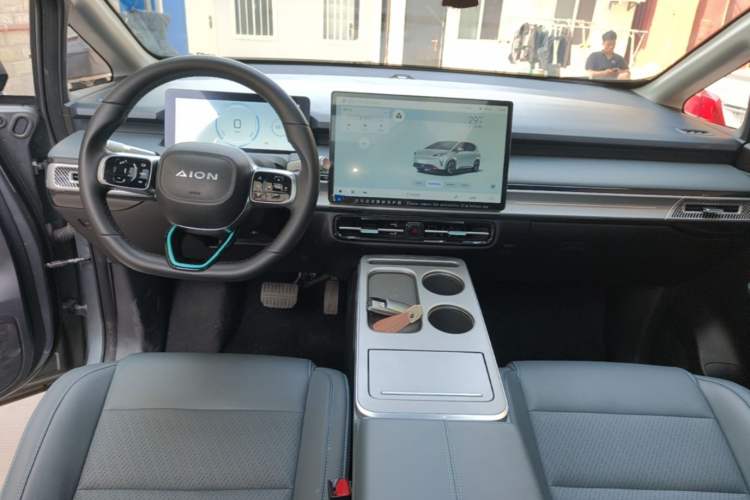 Used AION Y 2023 Plus 510 Smart Edition Center Console