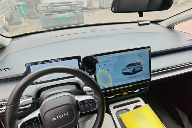 Used AION Y 2023 Plus 610 Enjoy Edition Center Console