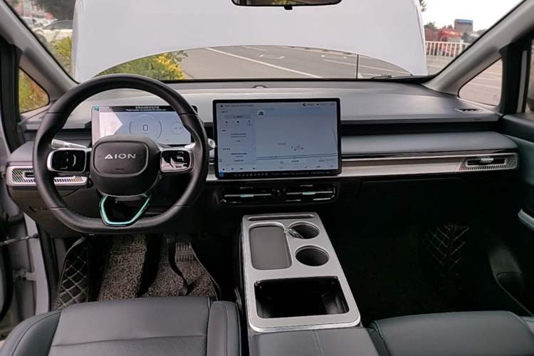 Used AION Y 2023 Plus 510 Smart Edition Center Console