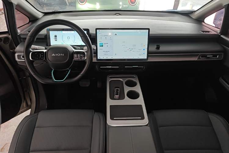 Used AION Y 2023 Plus 510 Smart Edition Center Console