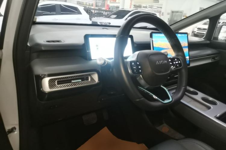 Used AION Y 2023 Younger Center Console