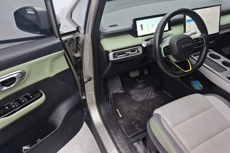 Used AION Y 2023 Plus 510 Smart Edition Driver Seat