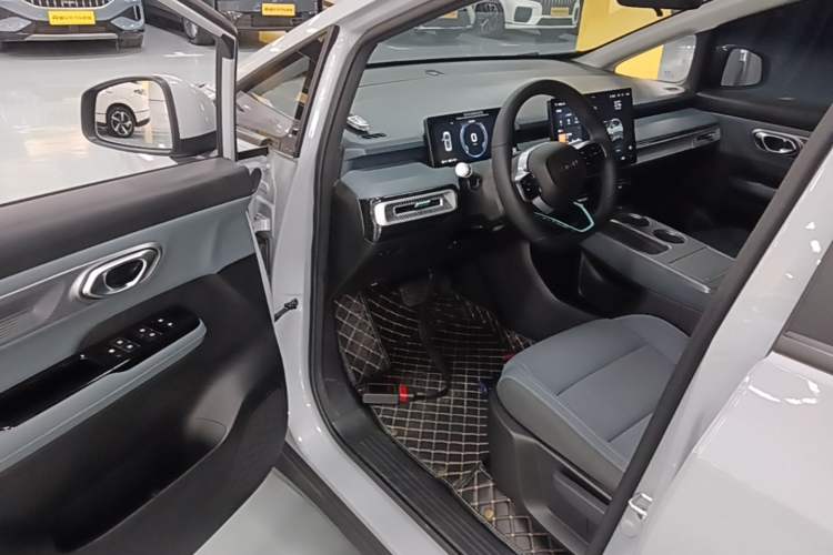 Used AION Y 2023 Younger Driver Seat