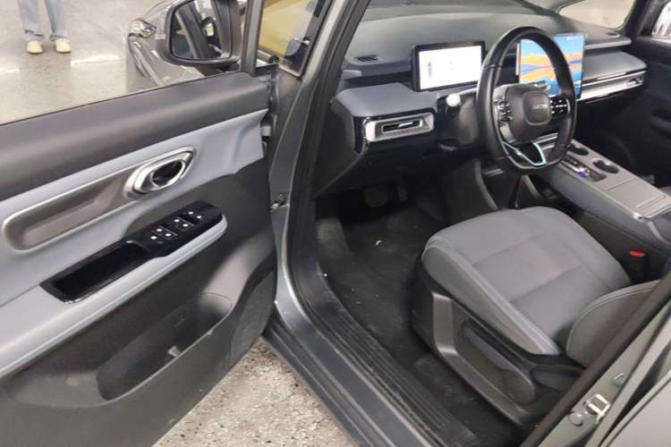 Used AION Y 2023 Plus 510 Enjoy Edition Driver Seat