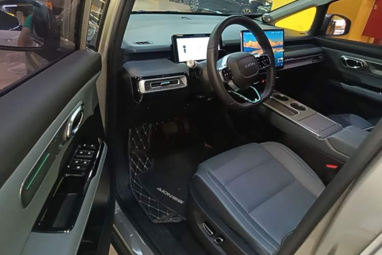 Used AION Y 2023 Plus 510 Tech Edition Driver Seat