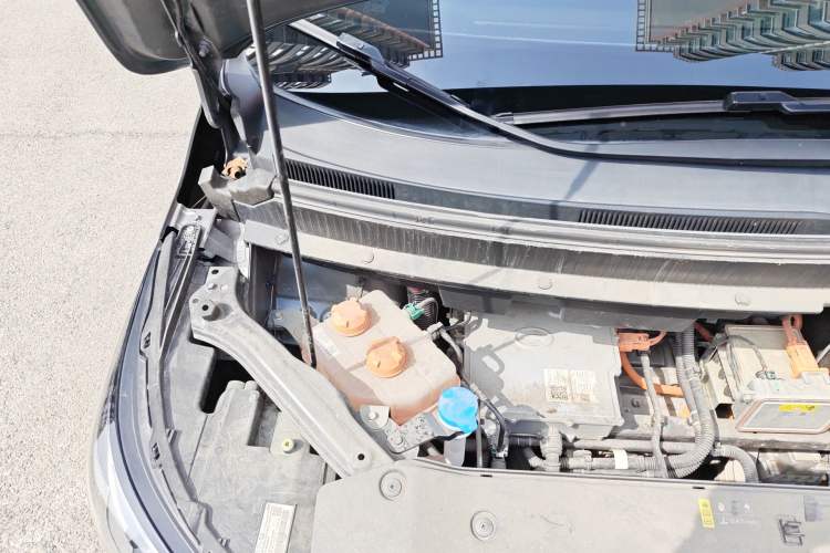 Used AION Y 2023 Plus 510 Smart Edition Engine Bay Right