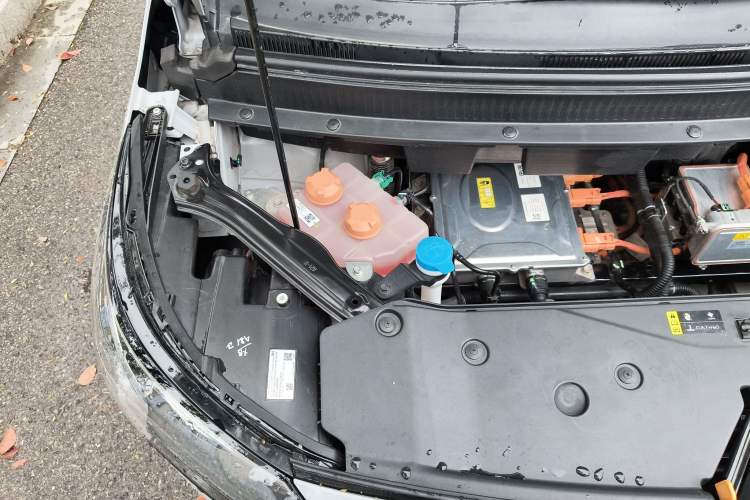 Used AION Y 2023 Younger Engine Bay Right