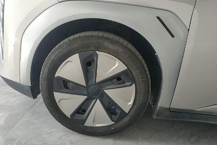 Used AION Y 2023 Younger Exterior 4